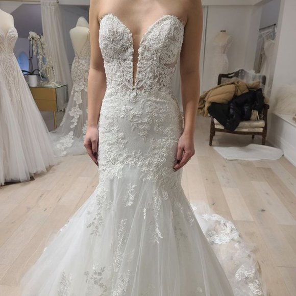 Essence of Australia Wedding Dress - Picture 5 of 6